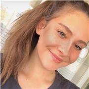 Me defino como una persona paciente y que le encanta enseñar. Es por ello que voy a impartir clases de forma especial a cada alumno ya que cada uno de ellos tienen diferentes capacidades para desarrollar.